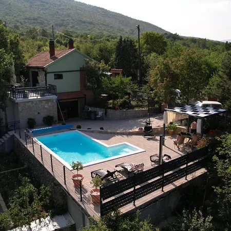 Relax House Goranci 샬레